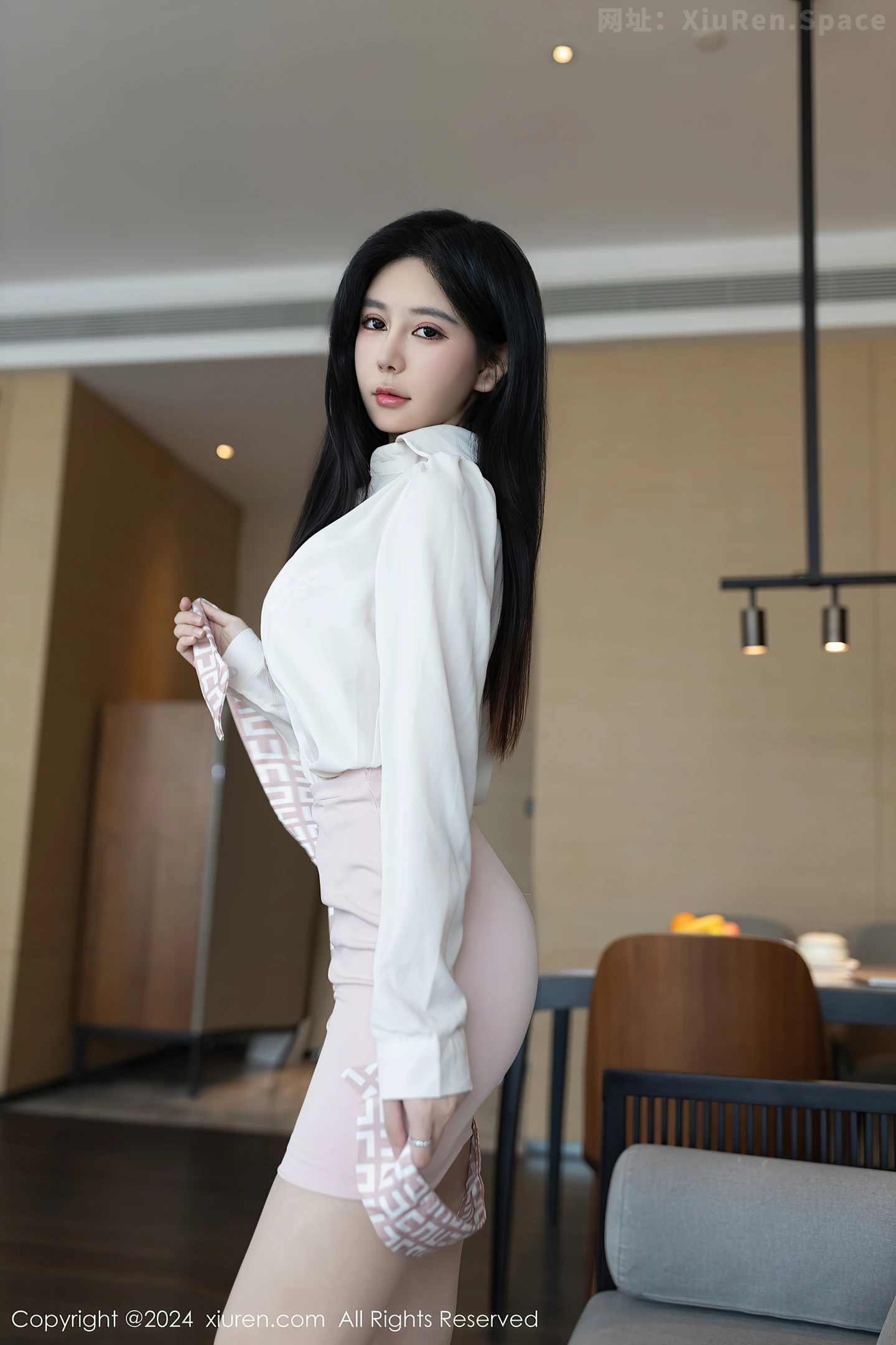 图片[6]-[XiuRen秀人网]VOL.7922 模特幼幼浅粉色上衣配白短裙露白色蕾丝内衣秀完美身材诱惑写真80P-秀人网官方网站